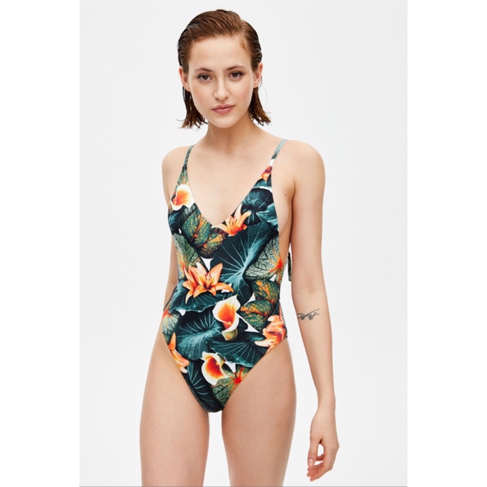 Pull&Bear Pacific tropical floral print One Piece swimsuit Size Large